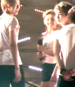 tumblr_m5eig0pd3U1qkolxgo2_250.gif?type=