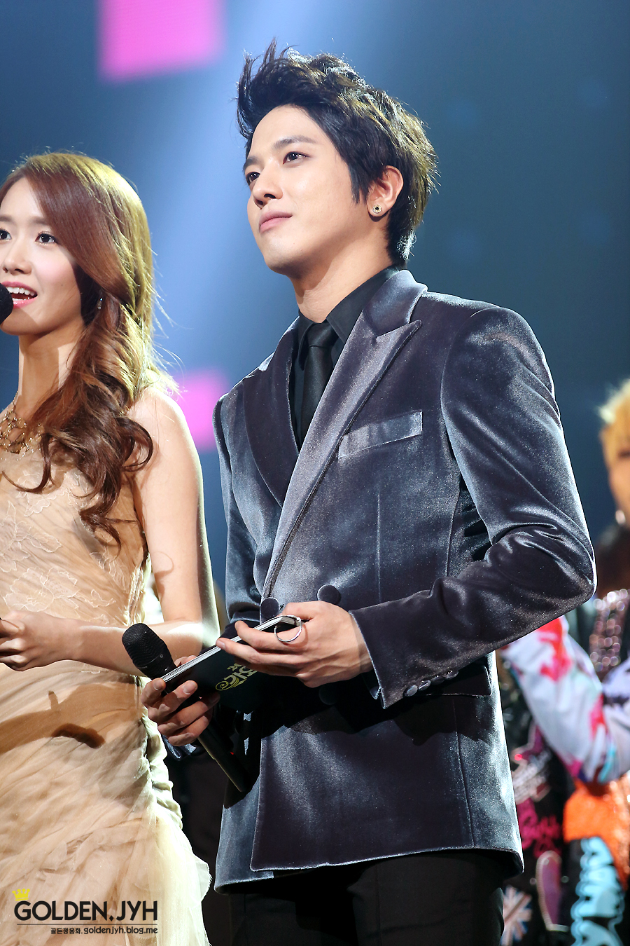 [PIC][28-12-2012]Hình ảnh mới nhất từ Đại nhạc hội "KBS Gayo Daechukje" của MC YoonA được diễn ra vào tối nay - Page 2 4