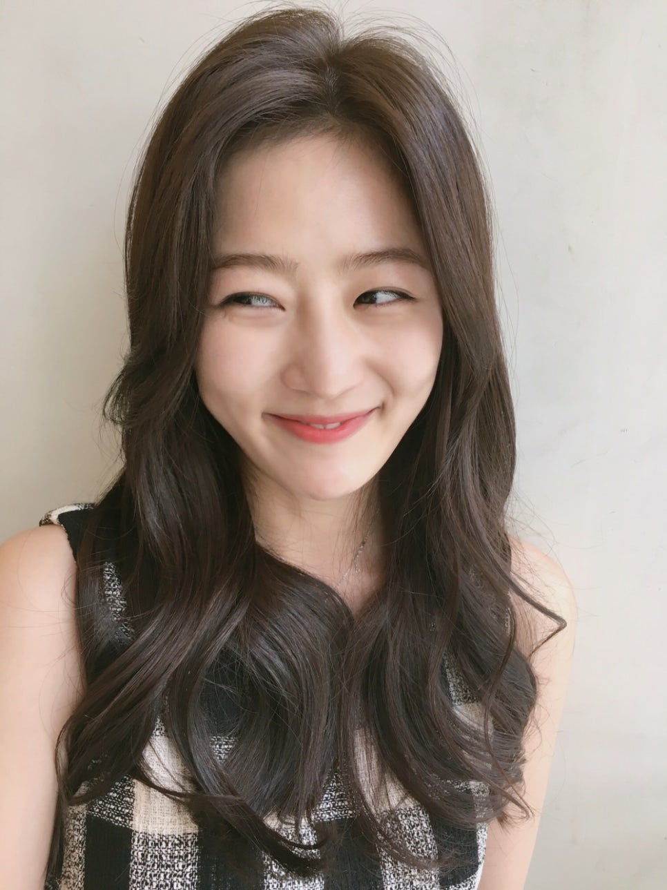 다크 애쉬브라운 염색과 긴머리 레이어드컷 추천 헤어디자이너 예진 : 네이버 블로그